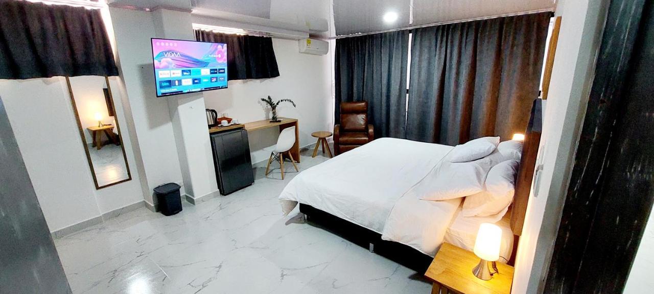 Hotel A & A Santa Alejandria Medellín Extérieur photo