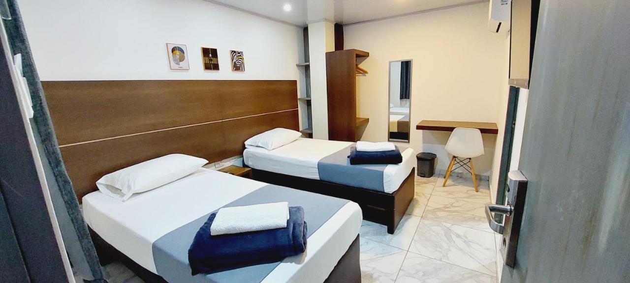 Hotel A & A Santa Alejandria Medellín Extérieur photo