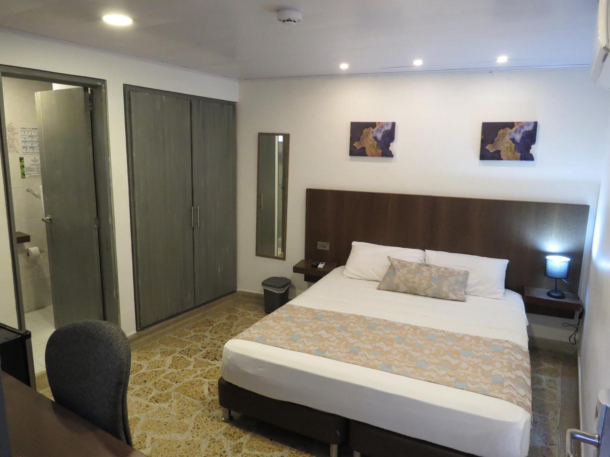 Hotel A & A Santa Alejandria Medellín Extérieur photo