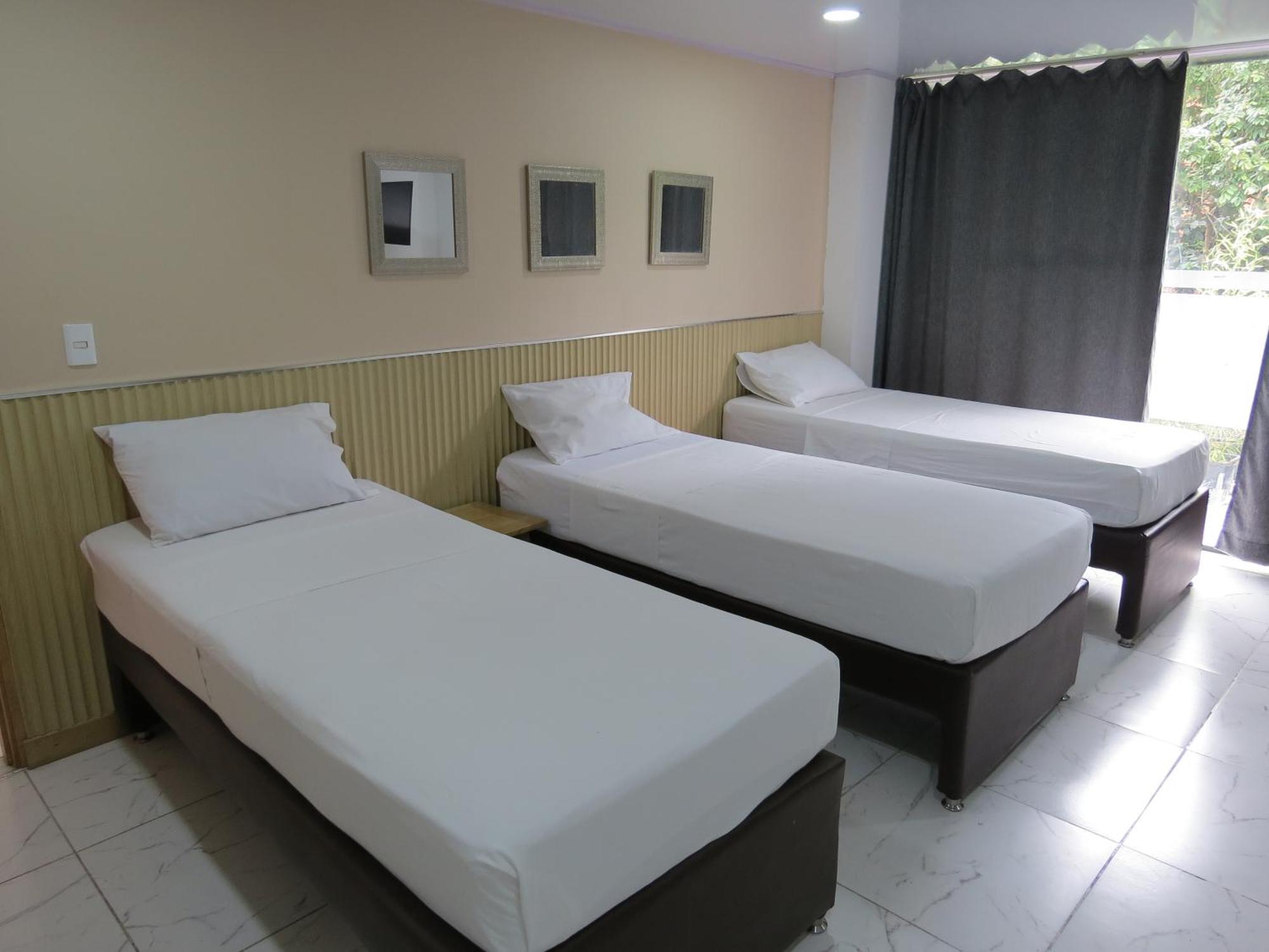 Hotel A & A Santa Alejandria Medellín Extérieur photo